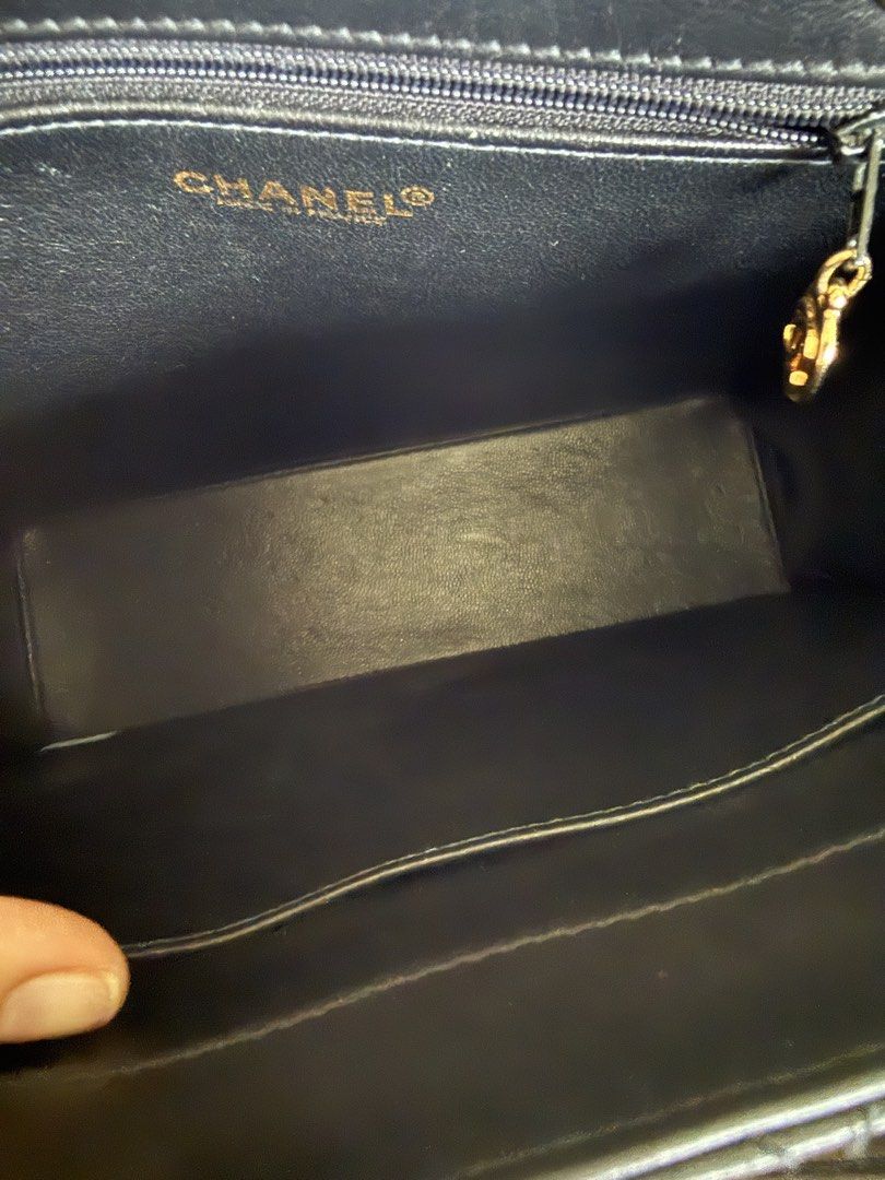 Authentic Chanel Small Tote Bag (Generic Strap Only) (Category: Luxury Bags & Wallets) located in Calamba. Submitted by mom2girls (Listing ID 1455512490, Image 2). Description: Nothing to explain. No inclusions other than the generic strap. Holo intact, but no authenticity card available. SF c/o BUYER and via LBC only kasi yun lang ang malapit sa amin. So best to get multiple items para sulit shipping fee at gas ko to the mall. You may book your 