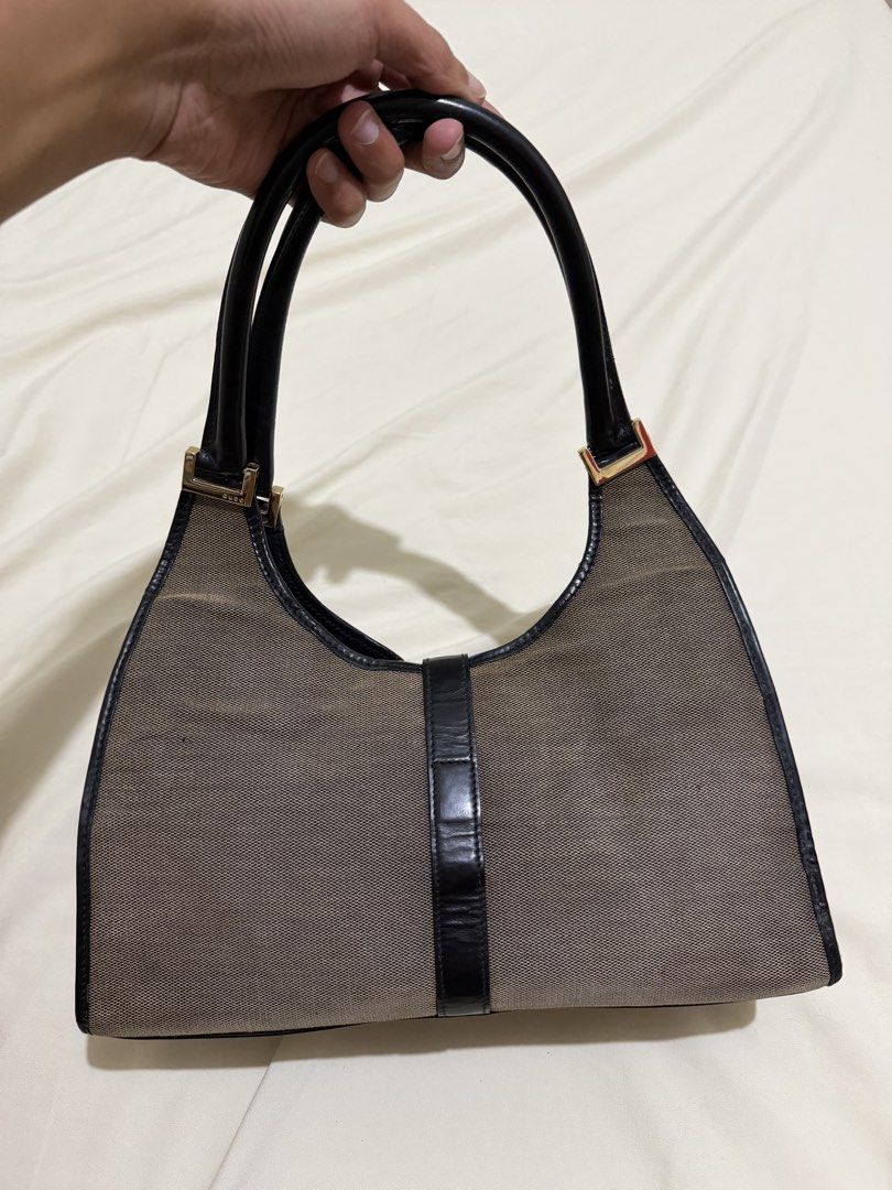 Authentic Gucci Jackie Shoulder Bag (Category: Luxury Bags & Wallets) located in Mexico. Submitted by luxurybyeuphy (Listing ID 1455526921, Image 2). Description: Authentic Gucci Jackie Shoulder Bag Guaranteed orig Moneyback if proven fake Rank AB Needs cleaning No major issue Price is negotiable.