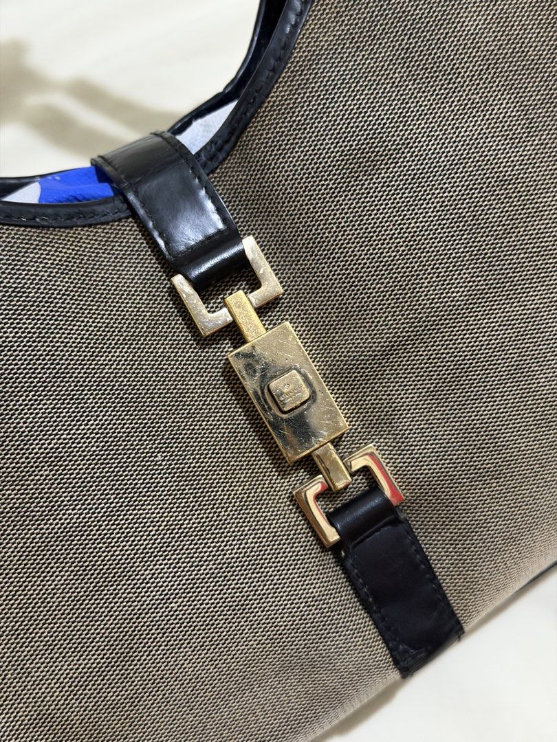 Authentic Gucci Jackie Shoulder Bag (Category: Luxury Bags & Wallets) located in Mexico. Submitted by luxurybyeuphy (Listing ID 1455526921, Image 3). Description: Authentic Gucci Jackie Shoulder Bag Guaranteed orig Moneyback if proven fake Rank AB Needs cleaning No major issue Price is negotiable.