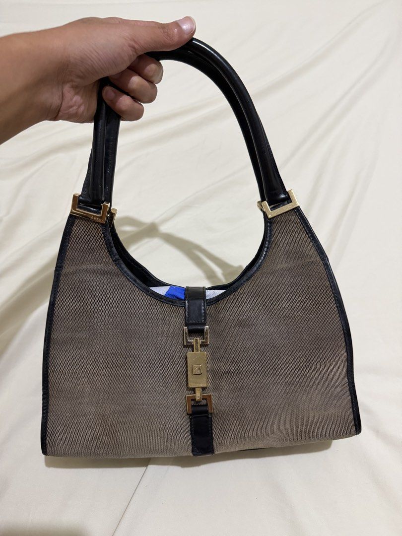 Authentic Gucci Jackie Shoulder Bag (Category: Luxury Bags & Wallets) located in Mexico. Submitted by luxurybyeuphy (Listing ID 1455526921, Image 1). Description: Authentic Gucci Jackie Shoulder Bag Guaranteed orig Moneyback if proven fake Rank AB Needs cleaning No major issue Price is negotiable.