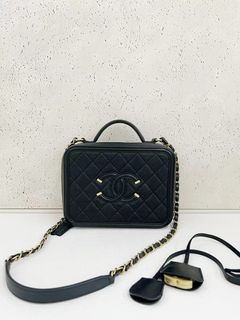 (Category: ) located in . Submitted by collynluxurybag (Listing ID 1455627457, Image 1). Description: .