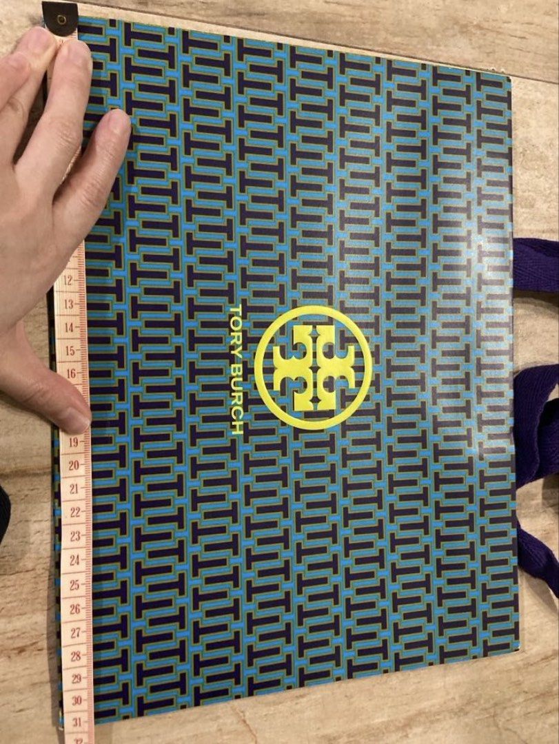 Authentic Tory Burch Medium Paperbag (Category: Luxury Bags & Wallets) located in Makati City. Submitted by pink.velvet (Listing ID 1346793408, Image 3). Description: .