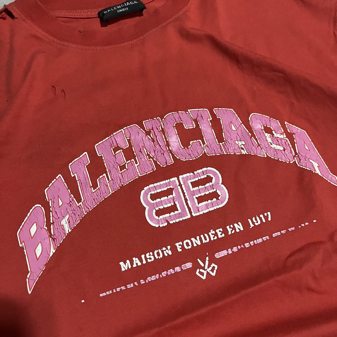 BALENCIAGA DISTRESS (Category: Luxury Apparel) located in Iloilo. Submitted by thrift2cali (Listing ID 1455670990, Image 2). Description: ITEM NAME: BALENCIAGA DISTRESS DIMES: 22 / 28 SIZE: LARGE CONDITION: VGOOD ISSUE: SLIGHT CRCKS SA PRINT COLOR RATE: 9.7 / 10 ₱ PM COLOR MAY VARY DUE TO LIGHTING - ADD SF OUTSIDE ILL CITY!.