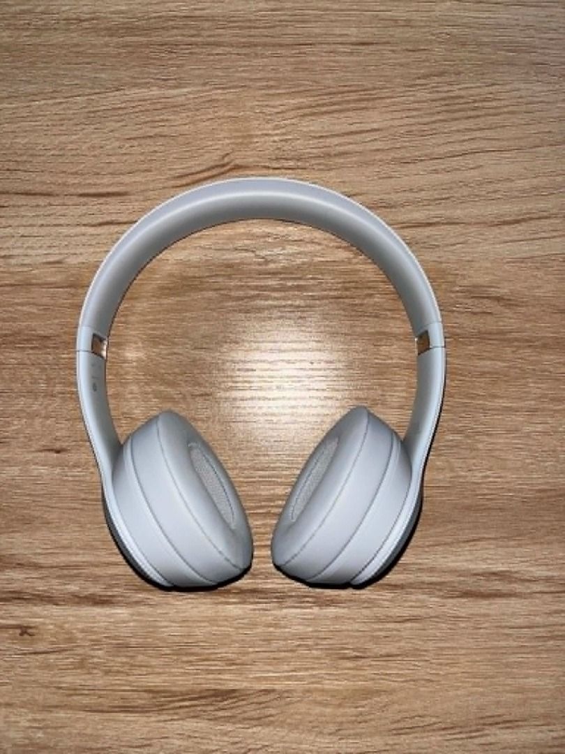 Beats Solo 4 Drenched Gray (Category: Headphones & Headsets) located in Taguig. Submitted by elleserran (Listing ID 1455612505, Image 1). Description: Used only once. In great condition. RFS: I already own a pair of headphones. This was gifted to me. .