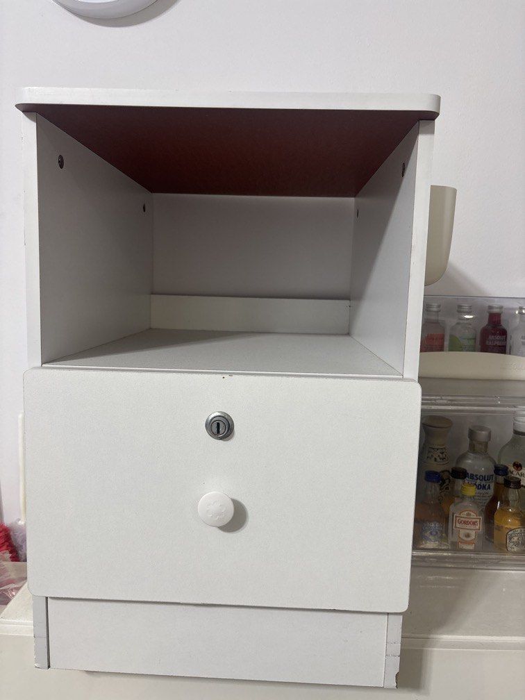 Bedside small table (Category: Tables & Sets) located in Singapore. Submitted by winspc (Listing ID 1455637088, Image 1). Description: 49cm in height 33 width With key and functional .