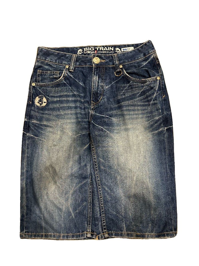 BIG TRAIN KOI FISH Y2K VINTAGE JORTS (Category: Shorts) located in Manila. Submitted by chivaaass (Listing ID 1455598520, Image 1). Description: .