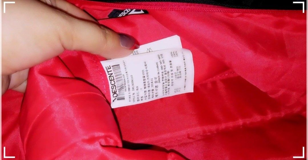 Black bag Descente (Category: Announcements) located in Antipolo. Submitted by cassidy1900 (Listing ID 1455617240, Image 3). Description: Ganda ng color Super spacious DESCENTE DUFFLE BAG plus free XXL Robe Free shipping.