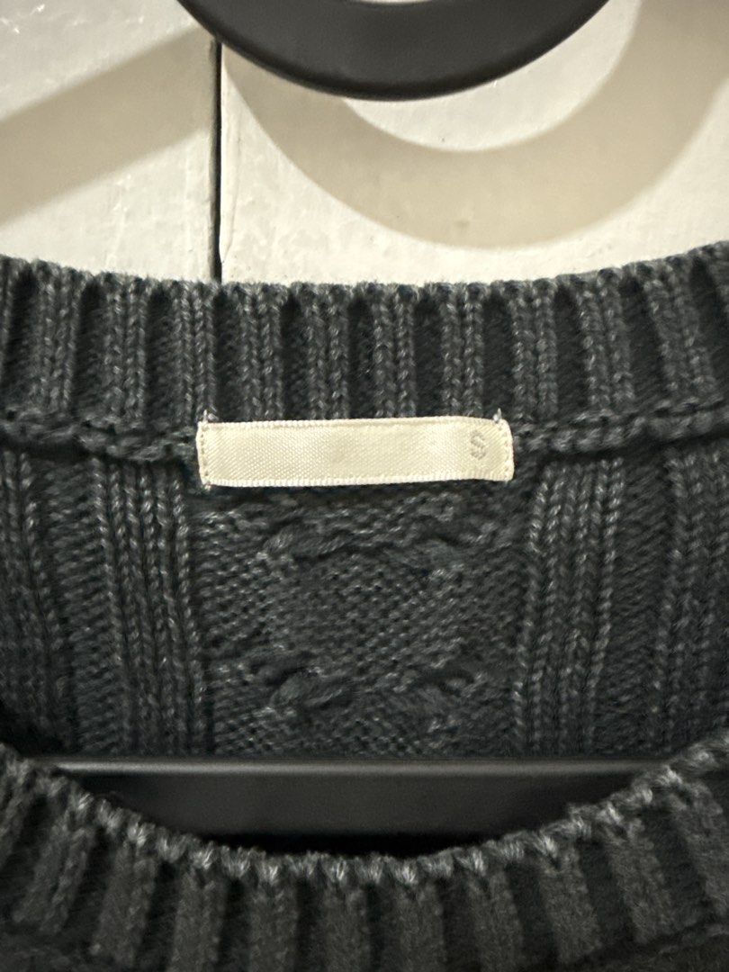 Black Cable Knit Short Sleeve Cropped Sweater (Category: Shirts) located in Quezon City. Submitted by shopdaisyph (Listing ID 1455561910, Image 2). Description: - cropped size S - Short sleeves - Ribbed neckline, cuffs, and hem - Ideal for layering or standalone wear.