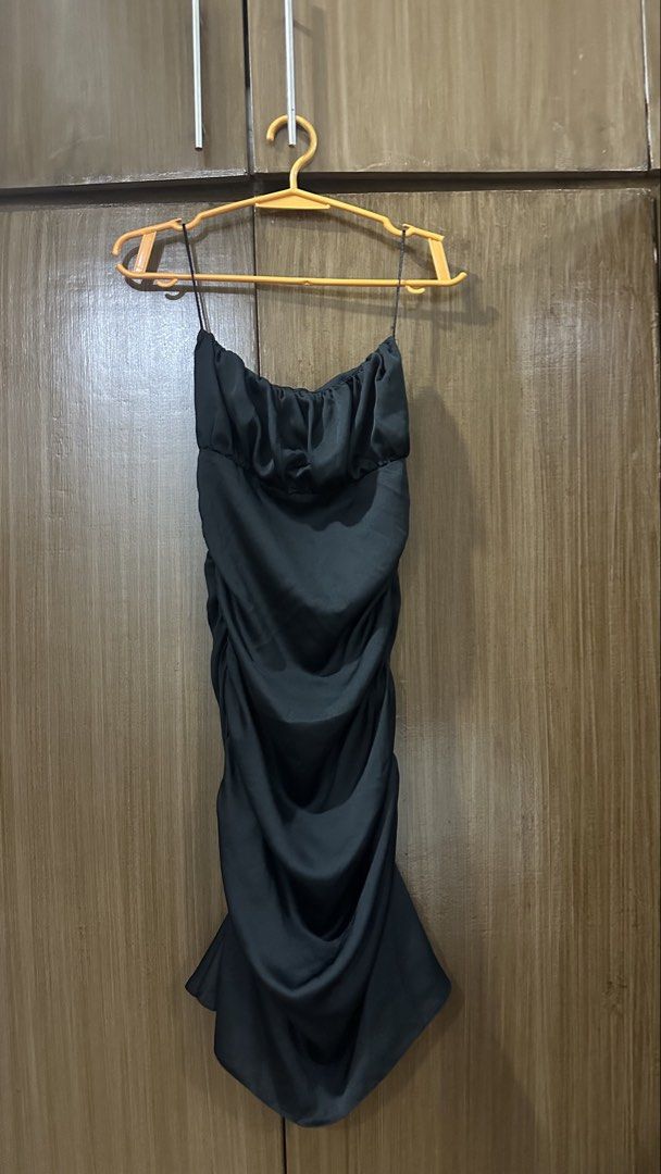 Black Dress (Category: Dresses) located in Muntinlupa City. Submitted by pgba_ (Listing ID 1455522492, Image 1). Description: Size: XS-S Used once.