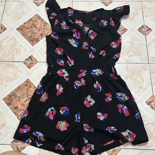 (Category: ) located in . Submitted by markupapparel (Listing ID 1455597802, Image 1). Description: .