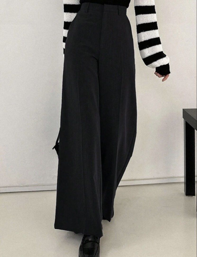 Black Wide Leg Trousers High Waisted (Category: Other Bottoms) located in Manila. Submitted by mika_declutter (Listing ID 1455541978, Image 1). Description: - Black wide leg trousers - High waisted fit - Very flowy and comfortable .