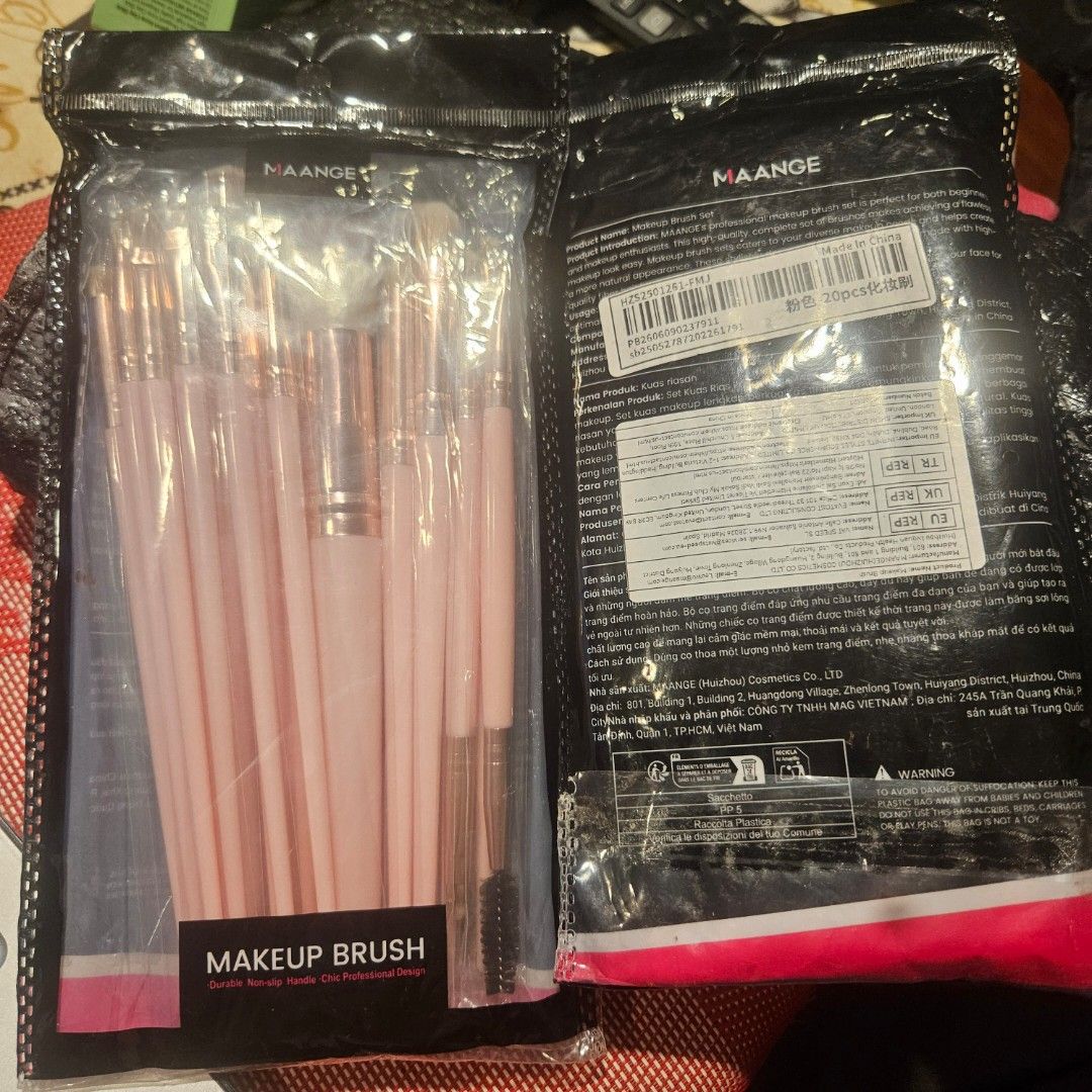 BRAND NEW MAANGE 20-PC MAKEUP BRUSH SET (Category: Makeup) located in Manila. Submitted by smartluxeph (Listing ID 1455661108, Image 2). Description: 💗 BRAND NEW MAANGE 20-PC MAKEUP BRUSH SET Complete 20-piece makeup brush set in pretty blush pink with rose-gold tone ferrules. Great starter set or an affordable extra brush collection for everyday makeup. ✨ 20 brushes per set ✨ Mix of face, powder/blush and eye/detail brushes ✨ Soft-looking brist