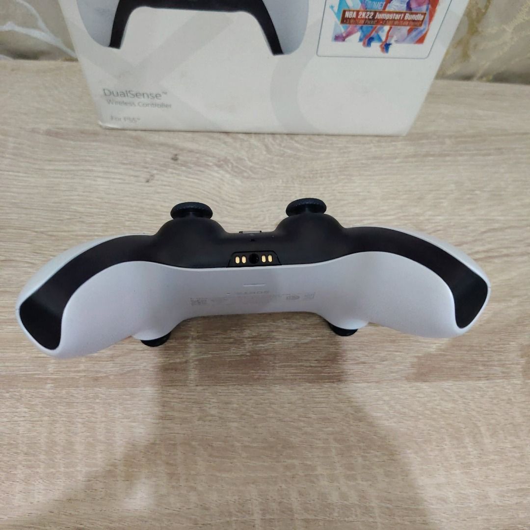Brandnew Dualsense Controller PS5 Controller DS5 Controller Dual Sense (Category: Controllers) located in Paranaque City. Submitted by thebiskwitcompany (Listing ID 1455605916, Image 3). Description: #52 White Dual Sense 5 Controller P3495 -Complete with box -Brandnew -no issue (ghost movement, buttons, wireless, battery) Compatible with PS5 and PC Shipping through grab/lalamove/jnt/lbc (COD/COP) Pickup at our office: 4th estate paranaque Waze: t