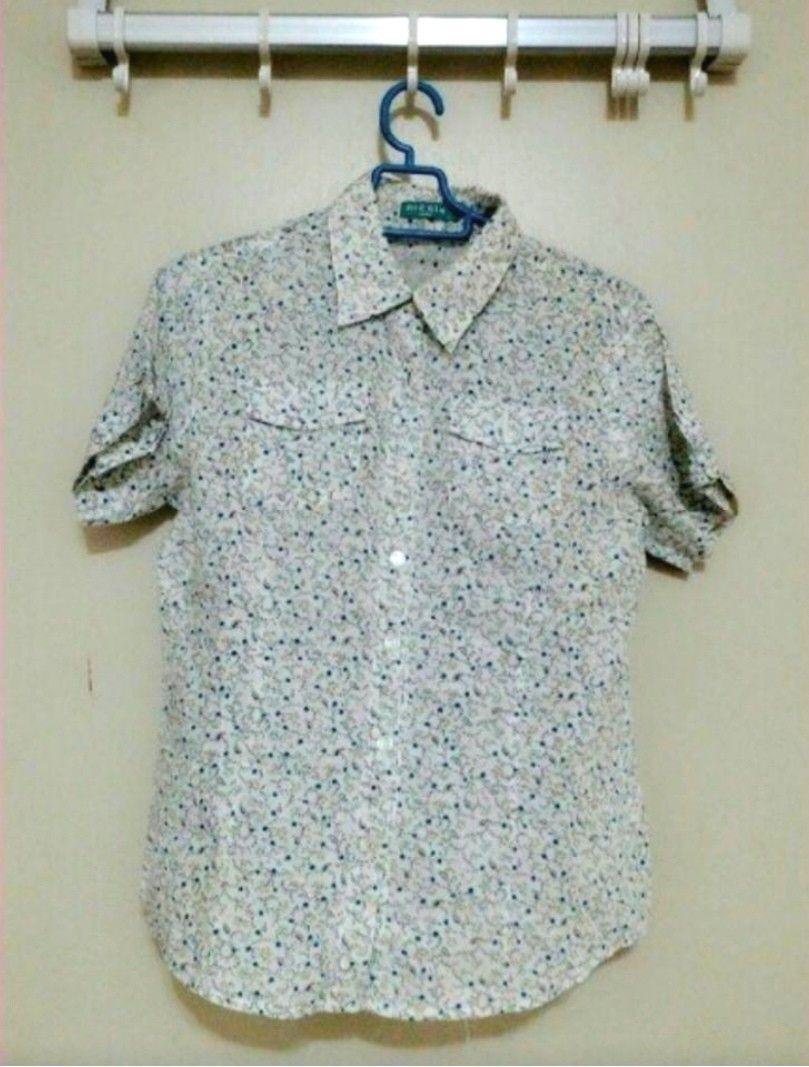 Button top (Category: Blouses) located in Shah Alam. Submitted by mypreloved.wardrobe (Listing ID 1455667329, Image 1). Description: - Two chest pockets - Button-up front Size L (small cutting).