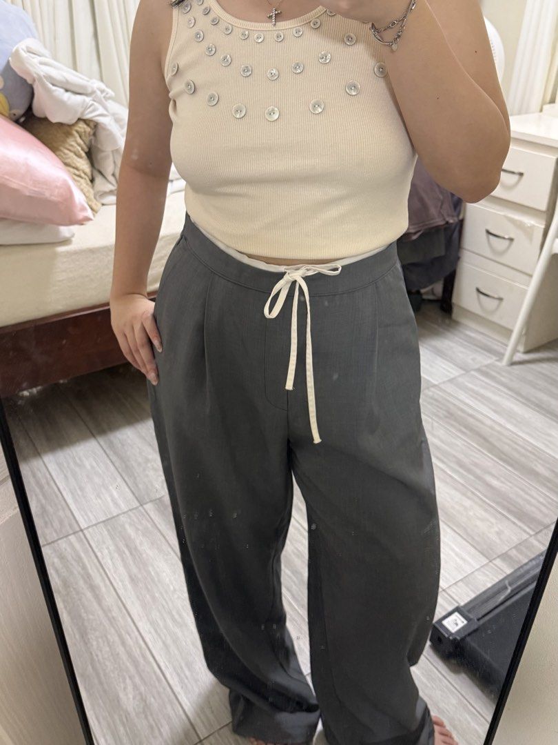 Casual suit pants in drak grey (Category: Other Bottoms) located in Bacolor. Submitted by alysaflrs (Listing ID 1455636849, Image 3). Description: ★good as new ★size XL (fits 29-31 inch waist, my height is 5'1) ★97% polyester 3% elastane ★details: drawstring, pocket ★mid waist.