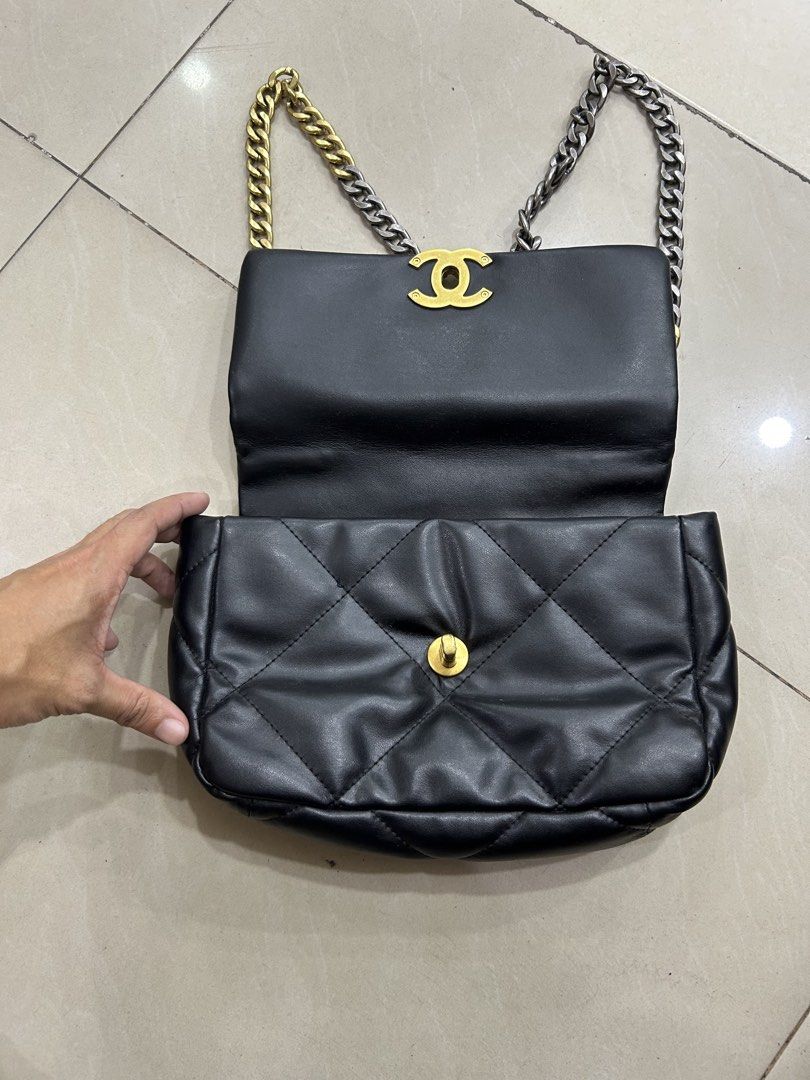 Chanel 19 Flap (Category: Luxury Bags & Wallets) located in Bacolod City. Submitted by fyceee (Listing ID 1455585978, Image 3). Description: Chanel 19 Flap Bag - Good Condition - No Flaws - Price 📩📩📩 𝟭𝘀𝘁 𝘁𝗼 𝗽𝗮𝘆 𝗴𝗲𝘁𝘀 𝘁𝗵𝗲 𝗶𝘁𝗲𝗺 𝗣𝗮𝘆𝗺𝗲𝗻𝘁 Method: Gcash/Go Tyme Bank/BPI🧾 𝗦𝗵𝗶𝗽𝗽𝗶𝗻𝗴: J&T Express | Maxim 𝗟𝗼𝗰𝗮𝘁𝗶𝗼𝗻: Negros Occidental, 6100 📍.