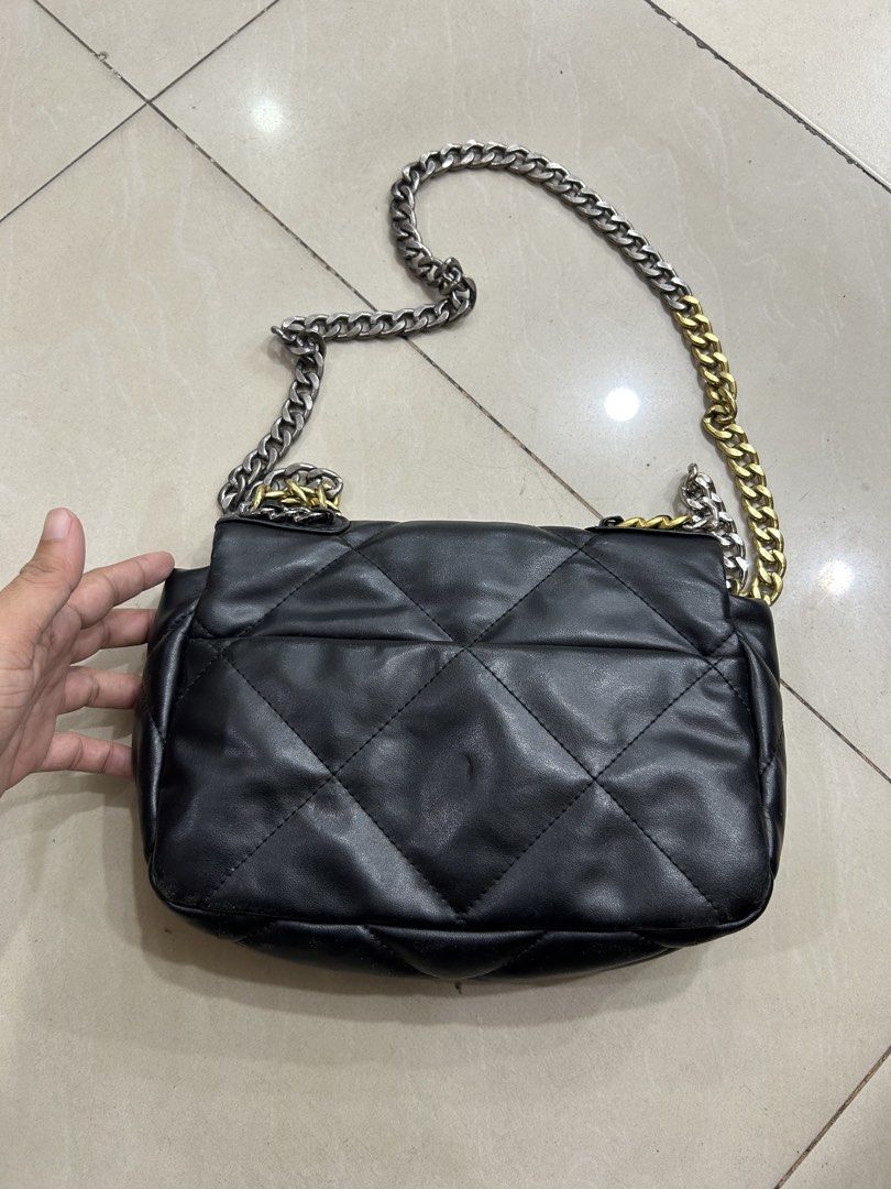 Chanel 19 Flap (Category: Luxury Bags & Wallets) located in Bacolod City. Submitted by fyceee (Listing ID 1455585978, Image 2). Description: Chanel 19 Flap Bag - Good Condition - No Flaws - Price 📩📩📩 𝟭𝘀𝘁 𝘁𝗼 𝗽𝗮𝘆 𝗴𝗲𝘁𝘀 𝘁𝗵𝗲 𝗶𝘁𝗲𝗺 𝗣𝗮𝘆𝗺𝗲𝗻𝘁 Method: Gcash/Go Tyme Bank/BPI🧾 𝗦𝗵𝗶𝗽𝗽𝗶𝗻𝗴: J&T Express | Maxim 𝗟𝗼𝗰𝗮𝘁𝗶𝗼𝗻: Negros Occidental, 6100 📍.