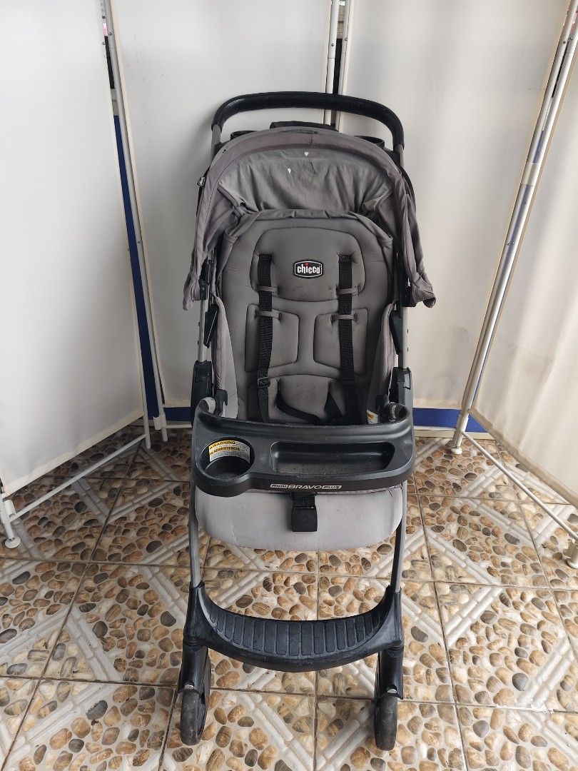 Chicco Grey Lightweight Stroller (Category: Strollers) located in Manila. Submitted by rapidokasm88190 (Listing ID 1455525856, Image 3). Description: - Grey Chicco stroller - Ideal for walks and travel - Equipped with a 5-point harness and tray - Folds compactly for easy storage - Minor wear on handle and canopy edge.