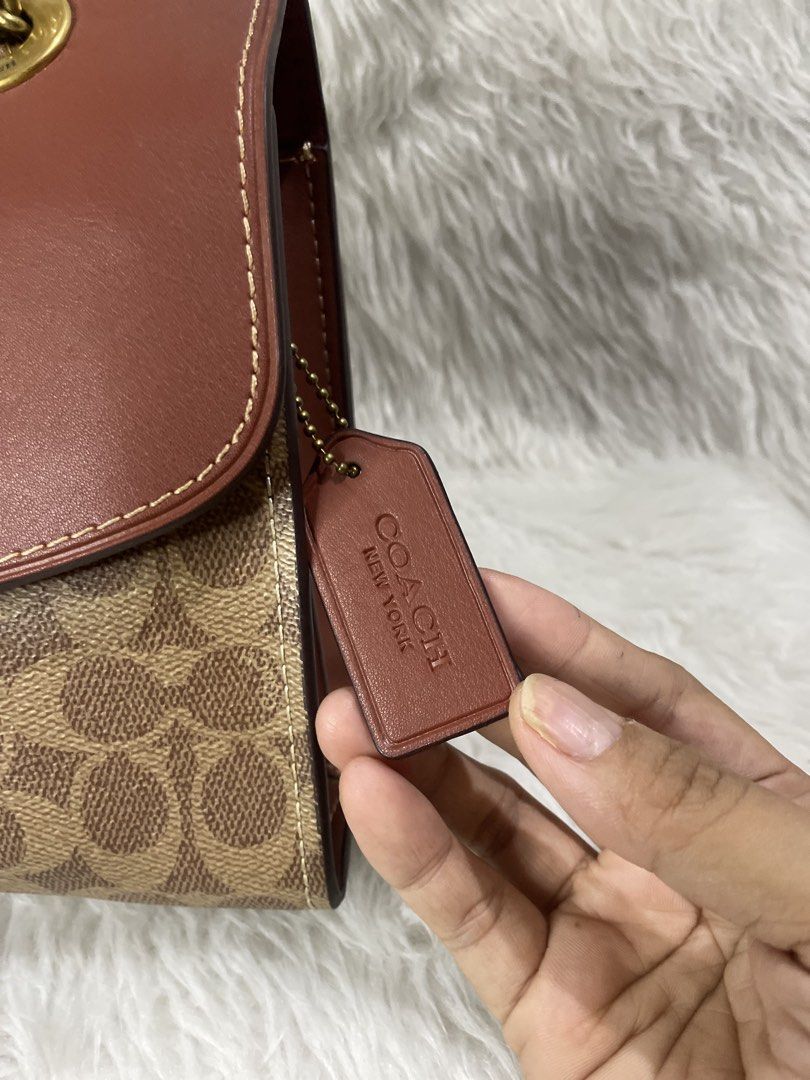 Coach parker shoulder bag (Category: Luxury Bags & Wallets) located in Malabon City. Submitted by bagsnilucas (Listing ID 1455558635, Image 3). Description: No issue Like new.