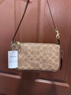 (Category: ) located in . Submitted by sizzies_fashion_style (Listing ID 1455593887, Image 1). Description: .
