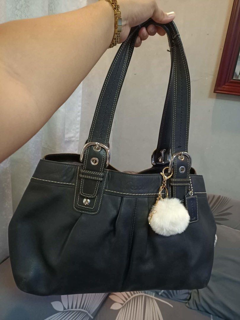 Coach Soho Pleated Black Leather (Category: Luxury Bags & Wallets) located in Bacoor. Submitted by patutwi (Listing ID 1455540737, Image 1). Description: - Never used - Too big for me - No issue/dents - Can fit 13 inch laptop - Pompom charm not included 📍Cavite.