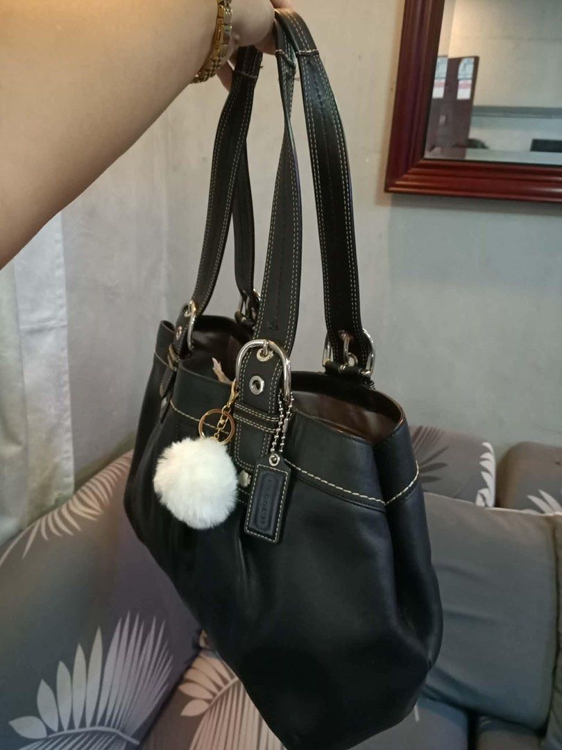 Coach Soho Pleated Black Leather (Category: Luxury Bags & Wallets) located in Bacoor. Submitted by patutwi (Listing ID 1455540737, Image 3). Description: - Never used - Too big for me - No issue/dents - Can fit 13 inch laptop - Pompom charm not included 📍Cavite.