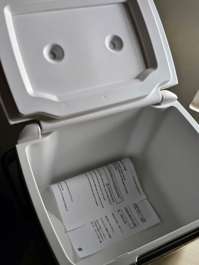 Coleman Cooler Box (Category: Food Organization & Storage) located in Paranaque City. Submitted by mab.villareal (Listing ID 1455656701, Image 2). Description: Bought in Japan. Brand new and unused. RFS: just an extra. decluttering.