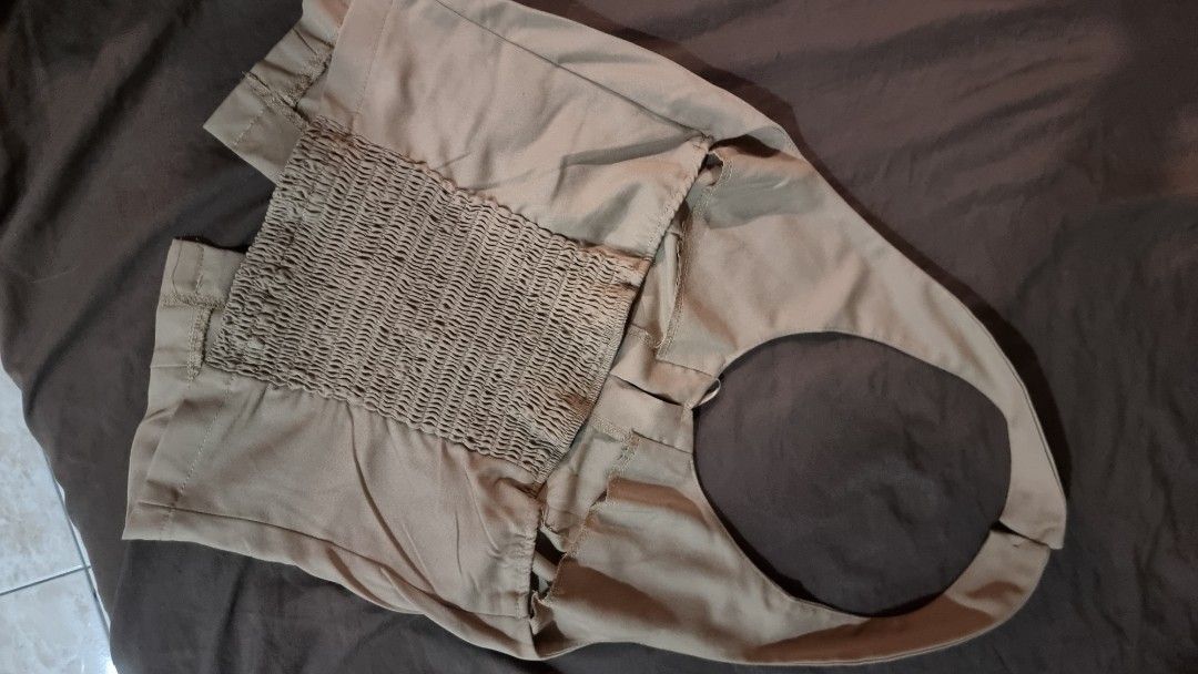 coquette top (Category: Sleeveless) located in Pasig City. Submitted by chaneltrinity (Listing ID 1455639445, Image 2). Description: no issuee 1 beses kang nagamit sa singapore.
