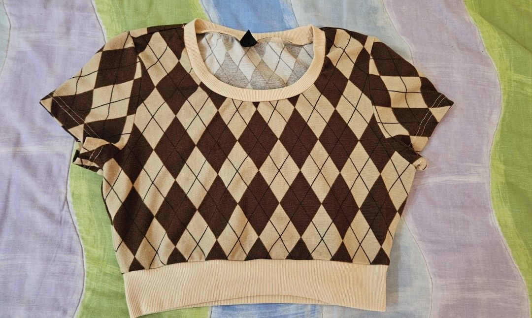 Crop top bundle SHEIN, LOVITO, DAZY with Freebie (Category: Shirts) located in Davao. Submitted by bvxbmvn (Listing ID 1455566342, Image 3). Description: Crop top bundle, 5 pieces fashionable tops last price posted sold as Bundle only Sizes respectively: 17 x 14 in (mauve) 17 x 15 in (pattern) 17 x 15 in (stripes) 15 x 14 in (black) 18 x 15.5 in (red/white) Best fit small-medium All shirts are stretchy, but thin fabrics so although some states Me