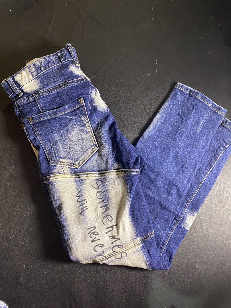 D squared distressed graffiti jeans (Category: Jeans) located in Manila. Submitted by ercmrsmam (Listing ID 1455627321, Image 2). Description: W30 L37 Hem 6 Crispy condition 9.5 color rate .