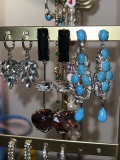 (Category: ) located in . Submitted by dianasclosetfinds (Listing ID 1455515403, Image 1). Description: .
