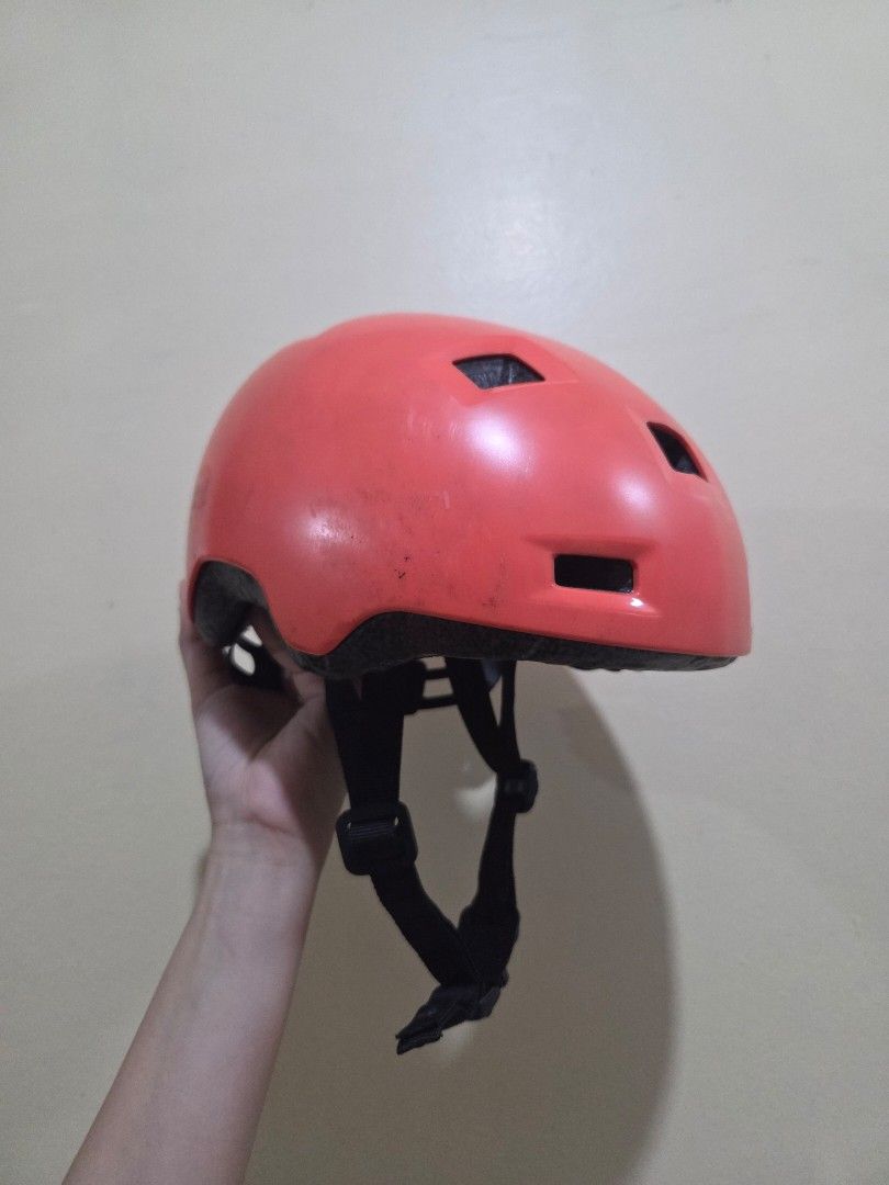 Decathlon Kids Helmet (Category: Bicycles) located in Makati City. Submitted by kayomi.20 (Listing ID 1455509267, Image 1). Description: Decathlon Kids' Inline Skating Skateboard Scooter Helmet All working parts (buckles, head size adjustment, foam inside are intact). Only flaws are black stains and light scratches on the outside (can be covered with stickers). Size: XS (47-52cm) approx 2-3yo.