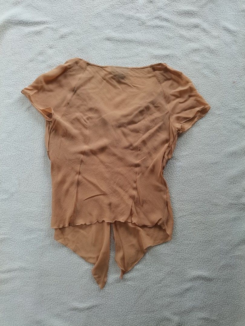 DKNY Vintage brown cap-sleeve silk top (Category: Blouses) located in Santa Cruz. Submitted by oddpenguin-4575 (Listing ID 1455645009, Image 3). Description: 📌.....P L E A S E R E A D..... 📌measurement:Laid flat Sh-18"/Sleeve-7"/Chest-15.5"/Lenght-26"/armhole-5.5"/armpit-2.5" size: fit to Small 📌Brand: DKNY 📌color-9/10 📌This vintage DKNY brown cap-sleeve top features delicate beaded floral embroidery and a dramatic asymmetric pointed hem. 📌