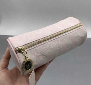(Category: ) located in . Submitted by urfavluxuryshop (Listing ID 1455605244, Image 1). Description: .