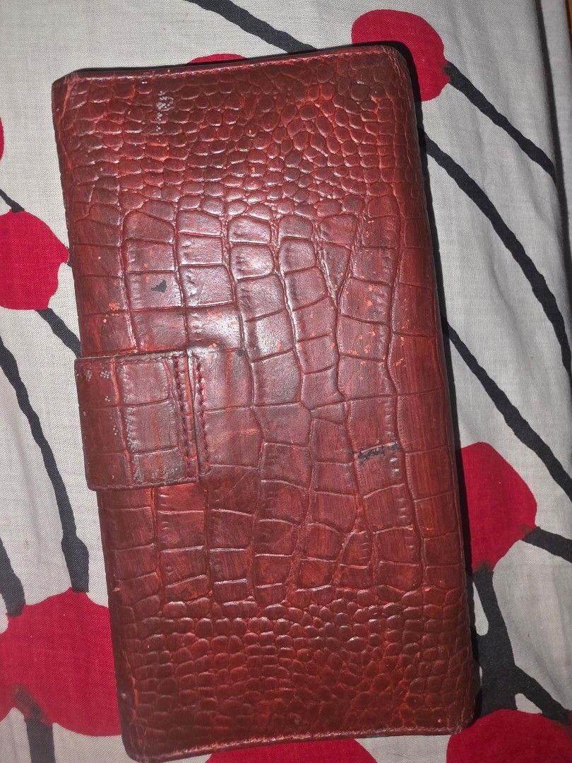 ‼️10%‼️FINO Authentic Leather Trifold Wallet (Category: Wallets & Card holders) located in Manila. Submitted by dcory (Listing ID 1455573235, Image 2). Description: .