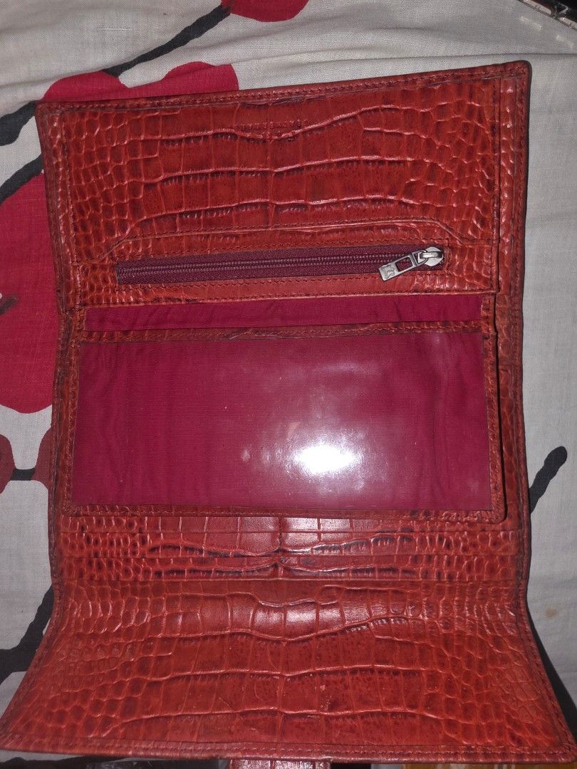 ‼️10%‼️FINO Authentic Leather Trifold Wallet (Category: Wallets & Card holders) located in Manila. Submitted by dcory (Listing ID 1455573235, Image 3). Description: .