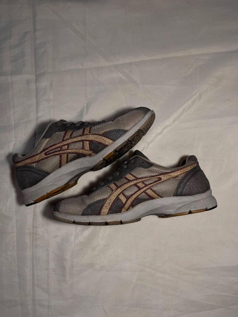 "FREE FOR BUYERS ONLY" (Category: Casual Shoes) located in Manila. Submitted by _thrift_time (Listing ID 1455500295, Image 3). Description: Thrifted 📌no issue Free for shoes buyers 🤝.
