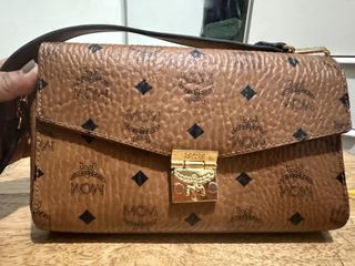 (Category: ) located in . Submitted by girlslovepurses (Listing ID 1455656064, Image 1). Description: .