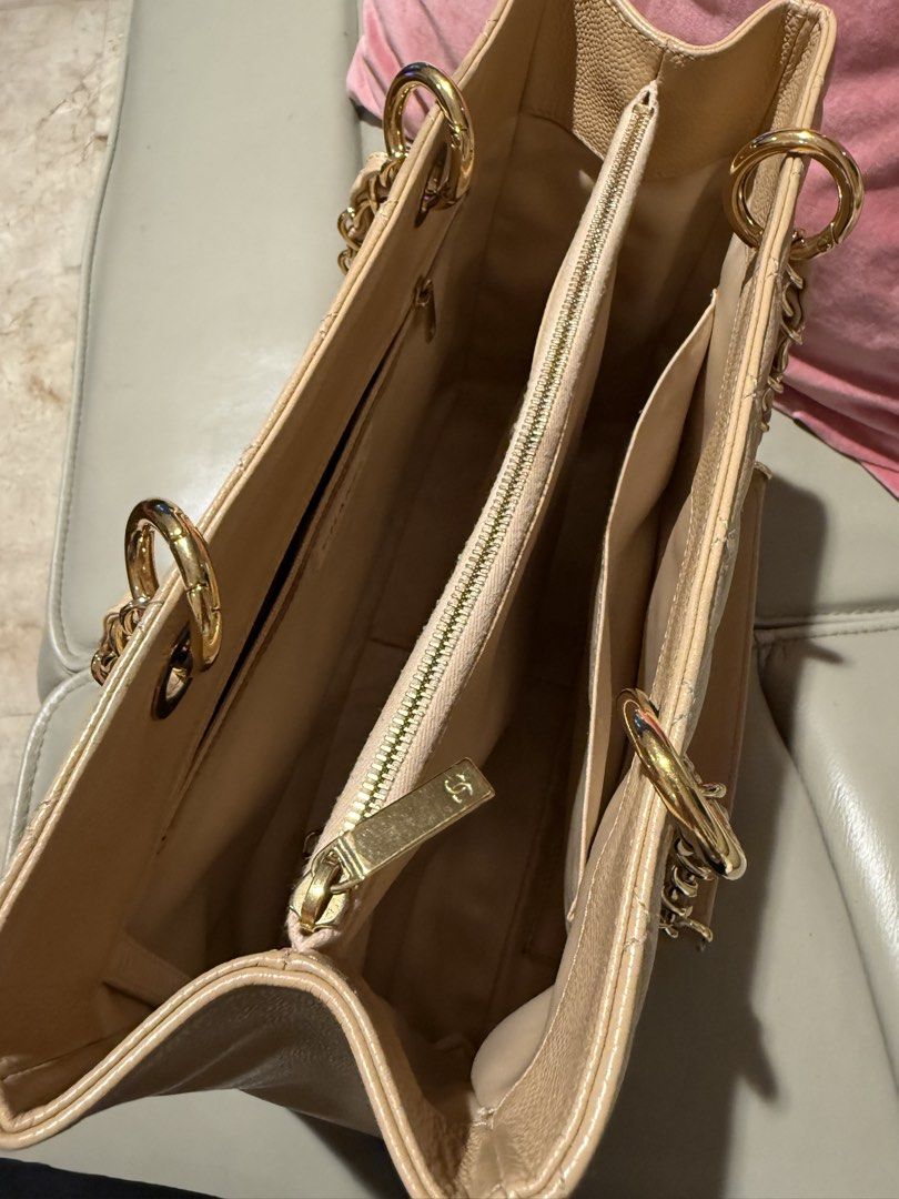GST (Category: Luxury Bags & Wallets) located in Makati City. Submitted by dgcurated09 (Listing ID 1455650105, Image 3). Description: With card dustbag and box .