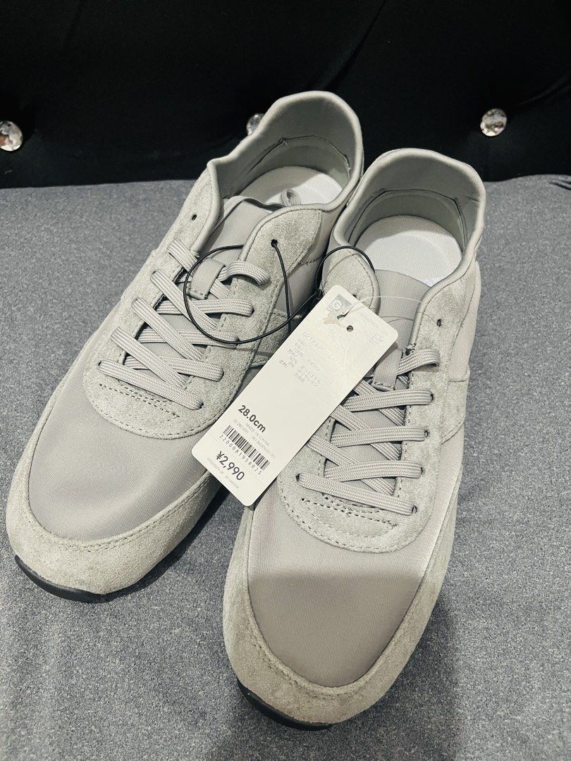 GU Nylon Combination Flat Sneakers Light Grey 28cm (Category: Casual Shoes) located in Manila. Submitted by ttbbkk (Listing ID 1455599507, Image 3). Description: - Brand: GU - Style: Nylon Combination Flat Sneakers - Color: Light Grey - Size: 28cm - Condition: Brand new, never worn - Features: Original tags still attached - Original Price: ¥2,990.