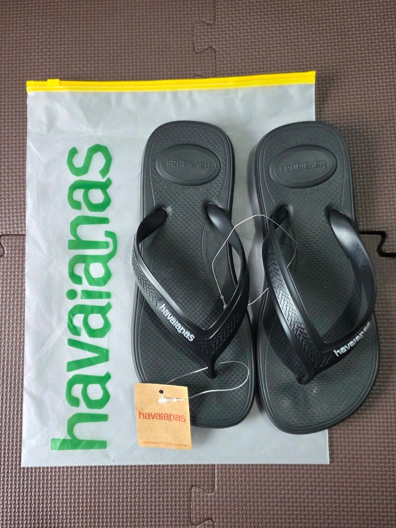 Havaianas Top Max Comfort Flip-Flops Black (Category: Slippers and slides) located in Bulacan. Submitted by limitless.melai (Listing ID 1455513435, Image 2). Description: - Brand: Havaianas - Model: Top Max Comfort - Color: Black - Size: BRA 41/42 (EUR 43/44, USA 9/10) - Material: Extra soft rubber - Perfect for: Casual wear - Includes: Original packaging.