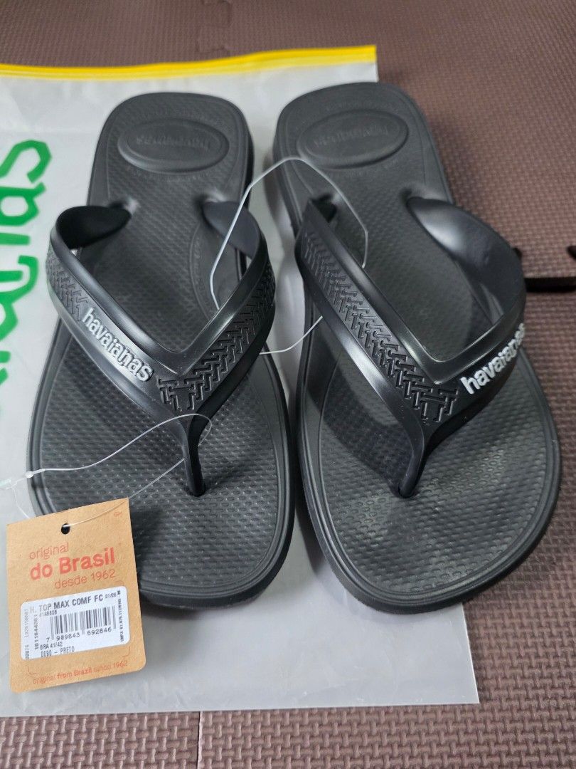 Havaianas Top Max Comfort Flip-Flops Black (Category: Slippers and slides) located in Bulacan. Submitted by limitless.melai (Listing ID 1455513435, Image 1). Description: - Brand: Havaianas - Model: Top Max Comfort - Color: Black - Size: BRA 41/42 (EUR 43/44, USA 9/10) - Material: Extra soft rubber - Perfect for: Casual wear - Includes: Original packaging.