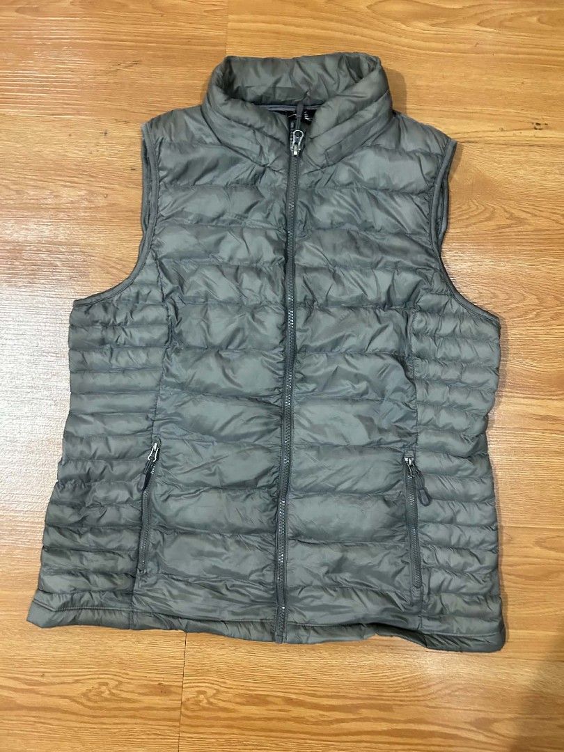 HEAT PUFFER VEST (Category: Vests) located in General Mariano Alvarez. Submitted by armorthrift.ph (Listing ID 1455538421, Image 1). Description: 🏷️ HEAT Puffer Vest • 🇺🇸 US Brand — HEAT • 🖤 Dark gray/charcoal colorway • 🧥 Quilted puffer vest with stand-up collar • 🔥 Padded design for added warmth • ⚡ Full-zip front closure • 🔒 Two zippered side pockets • 👌 Clean minimalist aesthetic • 🏕️ Perfect for outdoor wear, casual outfits, and lay