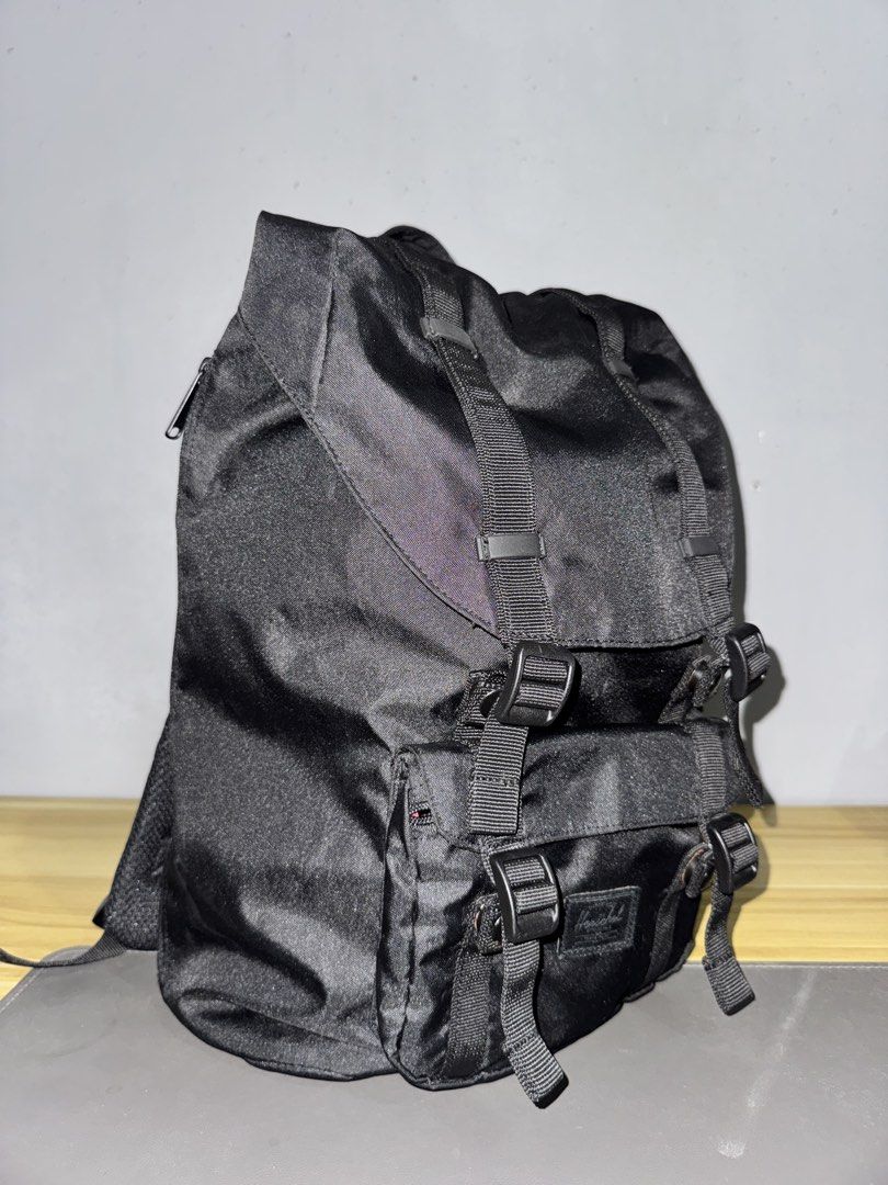 Herschel Backpack (Category: Backpacks) located in Manila. Submitted by ruelesquillo (Listing ID 1455568454, Image 1). Description: Herschel Little America Lightweight 16 Liters Backpack Condition: Good as new Issue: Slight rusting on the magnets but still usable RFS: Declutterring Location: Pasay City Mode of Payment: COD / BDO / BPI / PNB Shipping: Care of buyer.