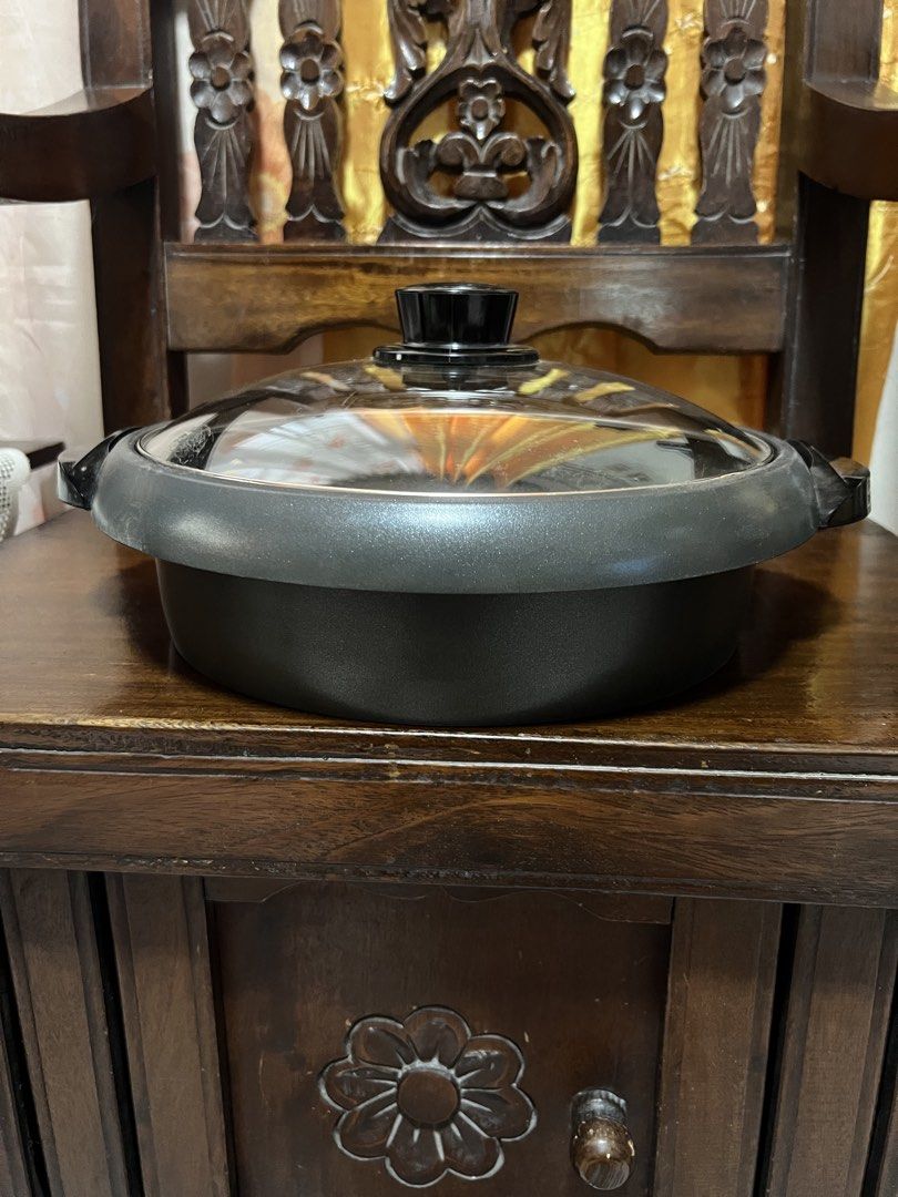Hotpot/skillet pan multi purpose (Category: Cookware & Accessories) located in Manila. Submitted by rlab_japan_thrift (Listing ID 1455589149, Image 1). Description: Multi-Purpose Non-Stick Skillet / Hot Pot Base 🍳🍲 Versatile, deep-dish pan with clear glass lid—perfect for family hotpot, stir-frying, grilling, and simmered dishes right at the table! * Type: Skillet / Hot Pot * Features: Non-stick interior coating, heat-resistant side handles, te