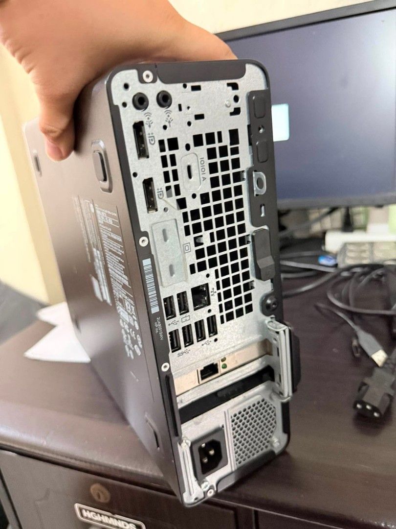 HP Elitedesk 705 G4 SFF (Category: Desktops) located in Manila. Submitted by happyearth.953a15 (Listing ID 1455501343, Image 2). Description: HP Elitedesk 705 G4 SFF Ryzen 5 pro 2400G With Radeon graphics 16gb ram ddr4 120gb ssd Windows 11 pro OS Unit with power cord 💸💸 7,500 Location: San Andres bukid manila Pick up or deliver cod.