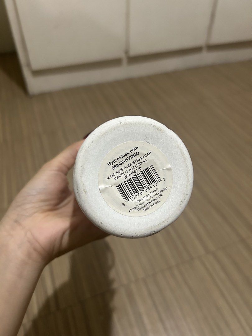 Hydro Flask 24oz wide flex straw cap (Category: Water Bottles & Tumblers) located in Angono. Submitted by kkuroset (Listing ID 1455625683, Image 3). Description: check pics for condition .