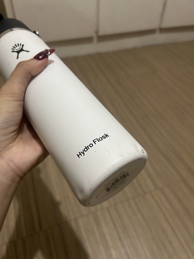 Hydro Flask 24oz wide flex straw cap (Category: Water Bottles & Tumblers) located in Angono. Submitted by kkuroset (Listing ID 1455625683, Image 2). Description: check pics for condition .