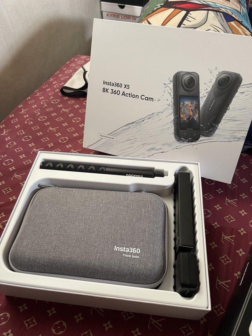 Camera 360 Insta360 X5 8K 360 Action Cam (Category: Video Cameras) located in Pila. Submitted by forty10finds (Listing ID 1455541200, Image 2). Description: Selling a complete, good-as-new Insta360 X5 8K 360 Action Camera Essentials Bundle. Pristine physical and working condition, ready out-of-the-box for your next travel vlog, motorcycle ride, or extreme sport adventure!This is the flagship model equipped with dual 1/1.28” sensors and specialize