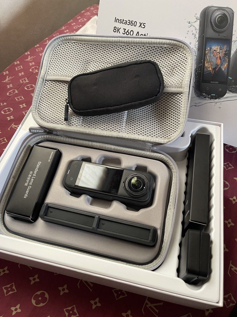 Camera 360 Insta360 X5 8K 360 Action Cam (Category: Video Cameras) located in Pila. Submitted by forty10finds (Listing ID 1455541200, Image 3). Description: Selling a complete, good-as-new Insta360 X5 8K 360 Action Camera Essentials Bundle. Pristine physical and working condition, ready out-of-the-box for your next travel vlog, motorcycle ride, or extreme sport adventure!This is the flagship model equipped with dual 1/1.28” sensors and specialize